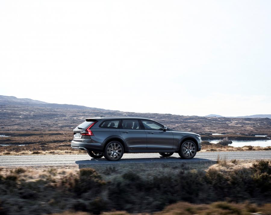  Volvo V90 T6 Cross Country 2016 года  (фото 10 из 104)